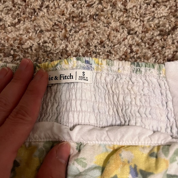 Abercrombie & Fitch Floral Linen-Blend Puff Sleeve Top - Picture 3 of 3